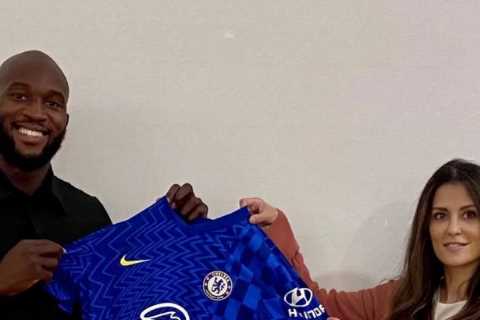 Romelu Lukaku declares ‘I’m back’ in Instagram throwback video as Chelsea star completes £97.5m..