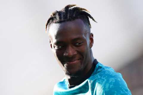 Jose Mourinho personally calls Tammy Abraham as Chelsea accept transfer bid from Roma – but Arsenal ..