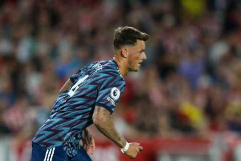 Neville and Carragher spot major weakness in Ben White’s game as Keown names two alternatives..