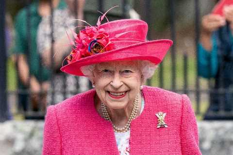 Queen in Covid scare as worker at Balmoral tests positive