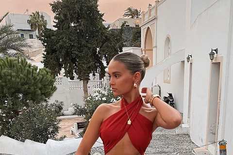Molly Mae-Hague reveals painful looking party trick in throwback pics from her trip to Greece