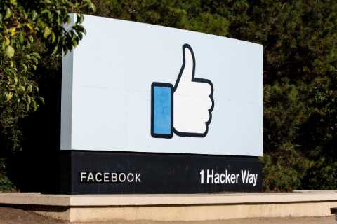 Facebook Plays the Underdog