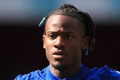 Chelsea announce Batshuayi contract extension to avoid him leaving on a free and confirm his loan..