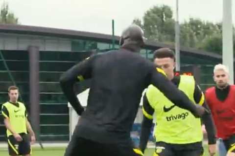 Romelu Lukaku shows off skills, flicks and finishing ability in first Chelsea training session..