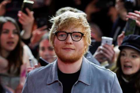 Ed Sheeran buys mobile after going without one for over four years