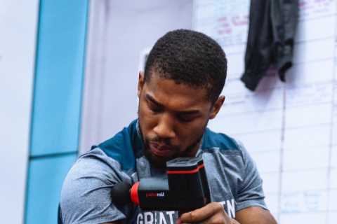 Anthony Joshua shows off bulging biceps as he ‘unlocks the knots’ in training ahead of Oleksandr..