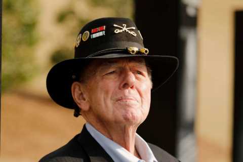 Joe Galloway, Decorated Vietnam War Correspondent, Dies at 79