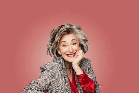 Coronation Street star Dame Maureen Lipman reveals bizarre question Queen asked her when she..