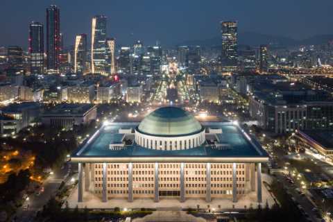 Apple and Google’s Fight in Seoul Tests Biden in Washington