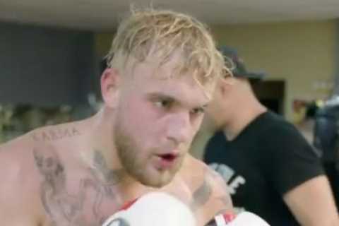 Watch Jake Paul and Tyron Woodley training for fight with ex-UFC star hitting pads with Floyd..