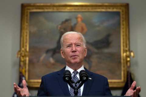 Biden is told US intelligence STILL doesn’t know if Covid originated in lab as he receives..