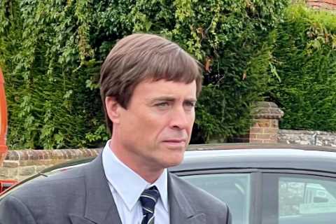 First look at James Murray as Prince Andrew and Claudia Harrison as Princess Anne in The Crown..