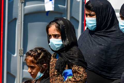 Military Ramps Up Evacuations From Kabul, but Bottlenecks Persist