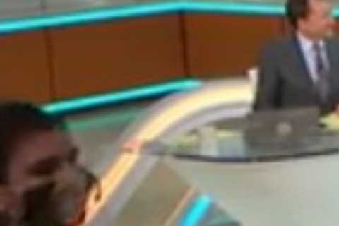 Good Morning Britain’s Alex Beresford caught hiking his socks up as awkward blunder leaves him..