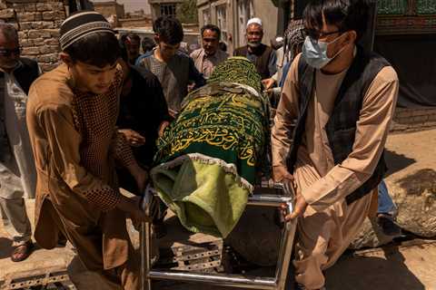 As U.S. Troops Searched Afghans, a Bomber in the Crowd Moved In