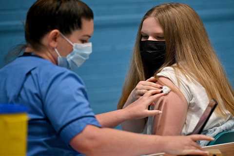 Parents ‘need clear plan’ over giving Covid vaccines to kids going back to school