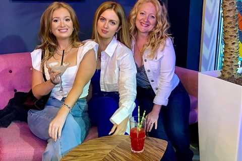 EastEnders’ Maisie Smith poses with her lookalike sister Scarlett and mum as they enjoy cocktail..