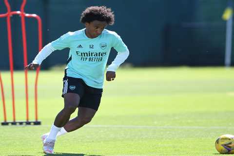 Arsenal outcast Willian happy to give up £20MILLION in wages to land Corinthians free transfer with ..