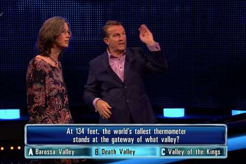The Chase viewers baffled as new series features no social distancing – but there’s a special..