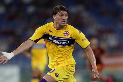 Arsenal, Tottenham and Man City transfer target Dusan Vlahovic confirms he’s STAYING at Fiorentina..
