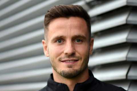 Chelsea new boy Saul Niguez follows in Eden Hazard and Mo Salah’s footsteps after being handed..