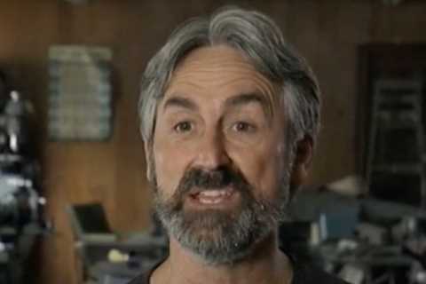 American Pickers’ Mike Wolfe is stunned when he discovers circus ringleader’s posters left..