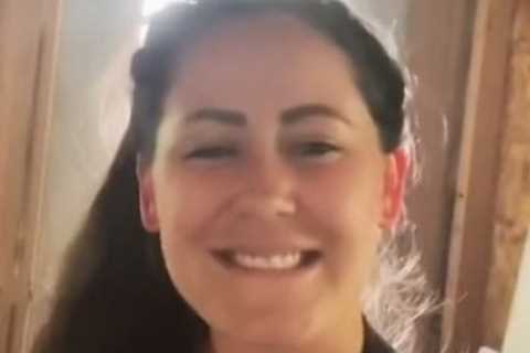 Teen Mom Jenelle Evans gives a tour of her she-shed featuring LED lights &amp; two floors as she..