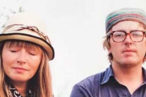 Gogglebox stars unrecognisable in 90s snap – but can you tell who they are?