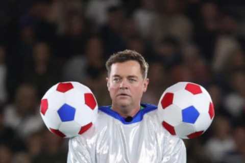 Soccer Aid ‘masked winger’ revealed as Stephen Mulhern – but England legend Paul Scholes refuses to ..