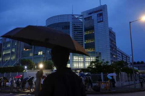 In Hong Kong, Jimmy Lai’s Media Company Moves to Close Down
