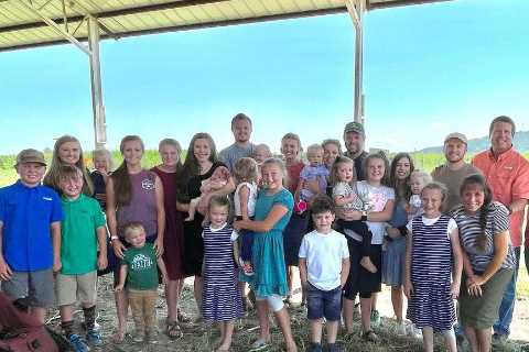 Josiah Duggar and wife Lauren resurface in new photo for first time since brother Josh’s child..