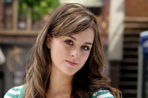 Remember Sarah Barnes from Hollyoaks? Here’s what actress Loui Batley is up to now