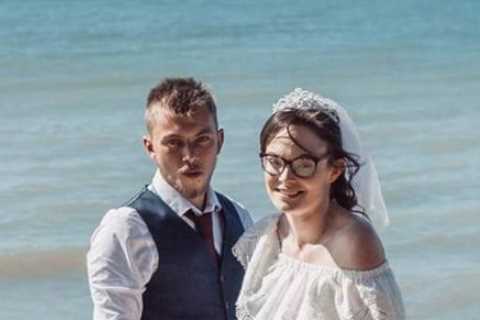 Newlywed, 28, dies after doctors dismissed cancerous lumps on her leg as FAT for a year