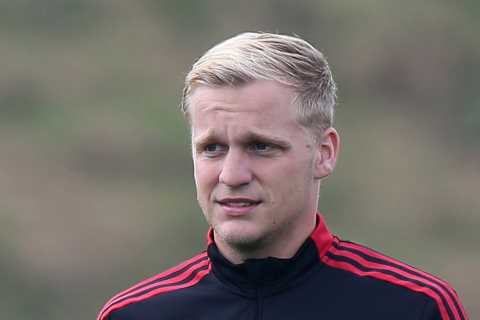 Man Utd star Donny van de Beek ‘is not that good’ and ‘not smart’ for leaving Ajax, slams Dutch..