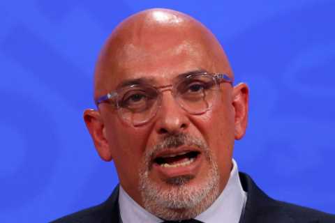 Ministers urge civil servants to lead by example and return to the office