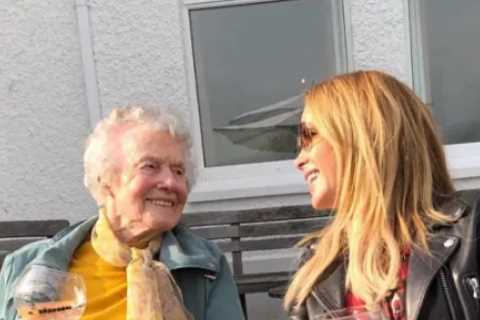 Who is Amanda Holden’s nan?