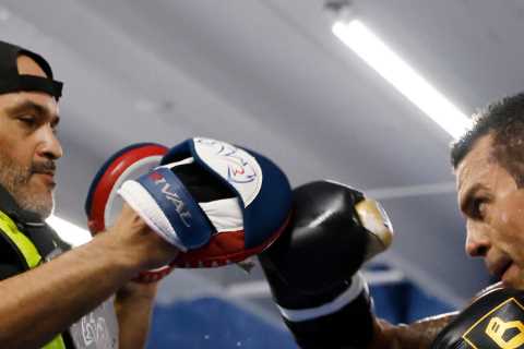 Vitor Belfort’s coach ‘sceptical’ of Oscar De La Hoya’s Covid-19 diagnosis after Golden Boy pulls..