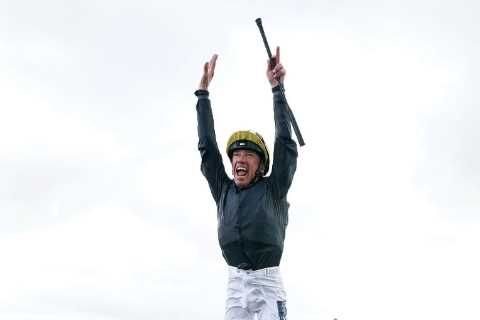 Fan favourite Stradivarius records brilliant Doncaster Cup win under emotional jockey Frankie..