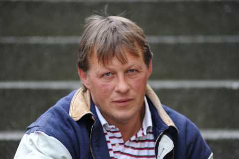 Racing continues to shoot itself in the foot as horse abusing trainer Stephen Mahon has ban reduced