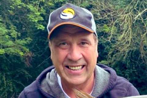 Football legend David Seaman catches seagull by mistake while fishing