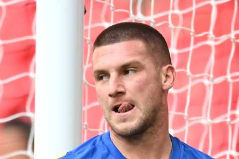 Tottenham transfer target Sam Johnstone to wait for new contract talks at West Brom to focus on..