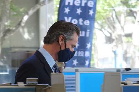 Mountain of Money Fuels Gavin Newsom’s Surge to Recall Finish Line