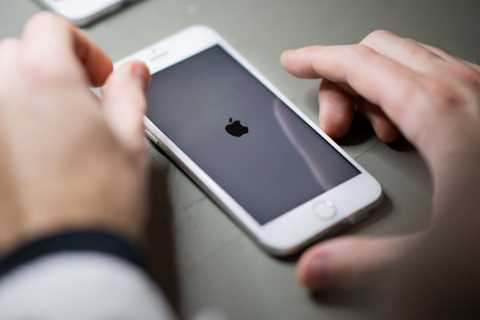 Apple Issues Emergency Security Updates to Close a Spyware Flaw