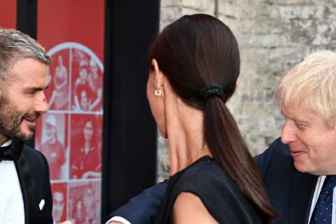The Sun’s Who Cares Wins Awards – David Beckham fist-bumps Boris Johnson as he arrives with mum at..