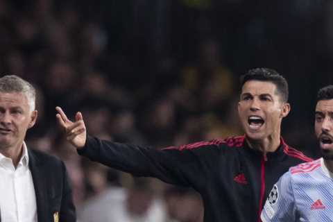 Ferdinand criticises Solskjaer over Cristiano Ronaldo touchline antics and says he’d have told Man..