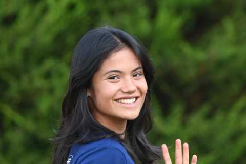 Emma Raducanu all smiles as she returns home to Kent to reunite with parents after her epic US Open ..