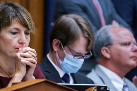 Democrats’ Stumble on Drug Prices Shows Power of Industry