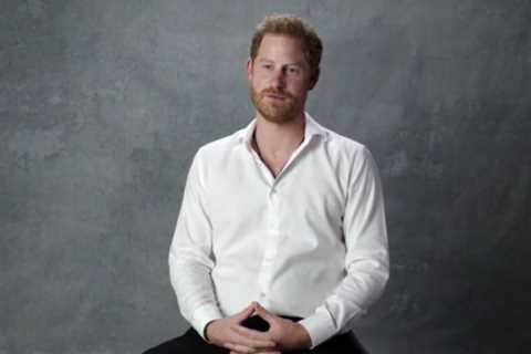 Prince Harry impersonates the Queen in hilarious moment as he buries the hatchet with Royals to pay ..