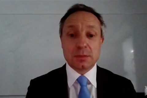 Hilarious moment lights go out on energy boss as he tries to assure MPs gas crisis won’t cause..