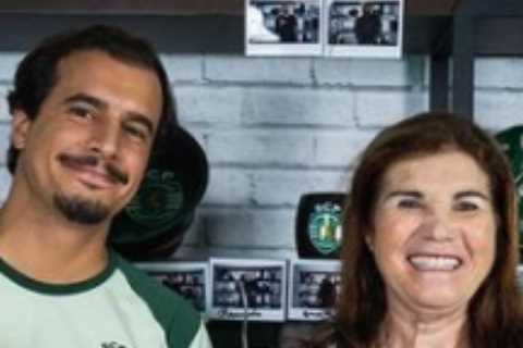 Cristiano Ronaldo’s mum holds Sporting shirt with his name on it after begging Man Utd star to make ..
